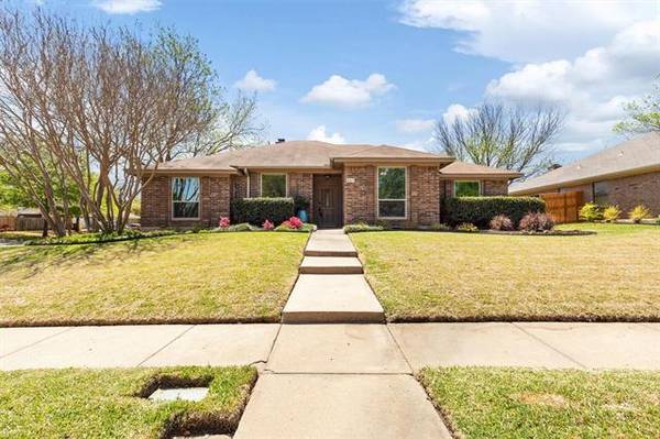 401 Heneretta Drive, Hurst, TX 76054