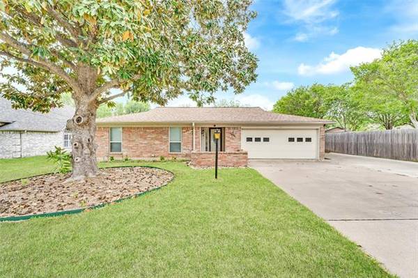 1304 Cozby Street W, Benbrook, TX 76126