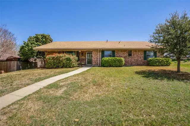 1917 Wellington Drive, Grand Prairie, TX 75051