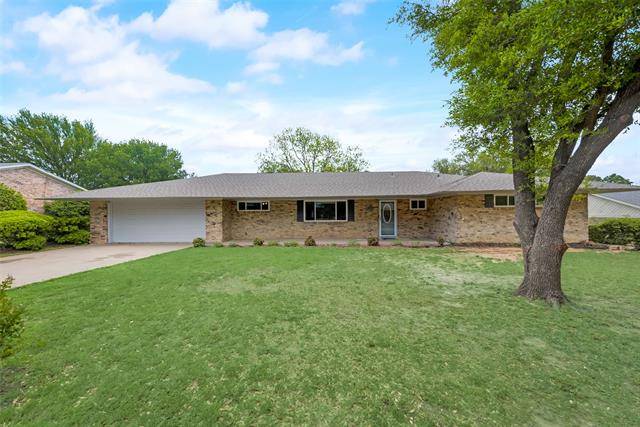 217 Woodlawn Drive, Keene, TX 76059