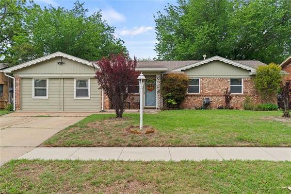 760 Oakwood Avenue, Hurst, TX 76053