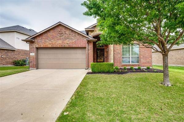 10916 Middleglen Road, Fort Worth, TX 76052