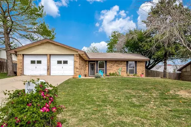 209 S Sendero Drive, Decatur, TX 76234