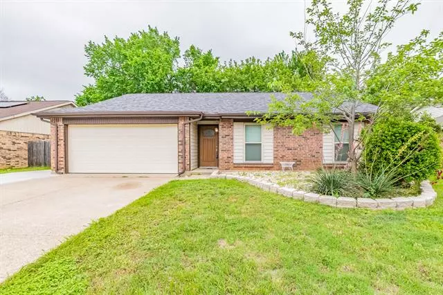 1923 Lost Creek Drive, Arlington, TX 76006