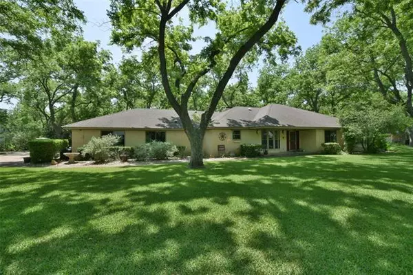 5502 Wedgefield Road, Granbury, TX 76049