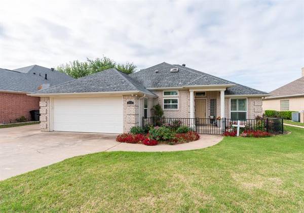 8608 Leisure Lane, Granbury, TX 76049