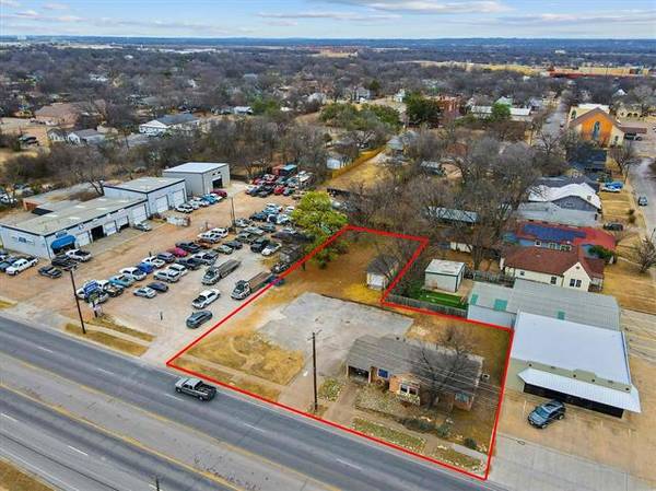 1104 N Main Street, Cleburne, TX 76033