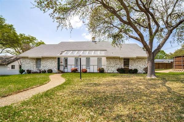 9616 Ravensway Drive, Dallas, TX 75238