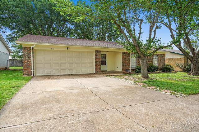 713 Rockledge Drive, Saginaw, TX 76179