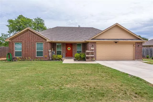 424 N Cedar Street, Springtown, TX 76082