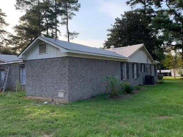 Plain Dealing, LA 71064,421 W Mary Lee Street W