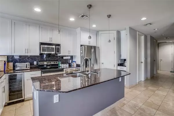1505 Elm Street #704,  Dallas,  TX 75201