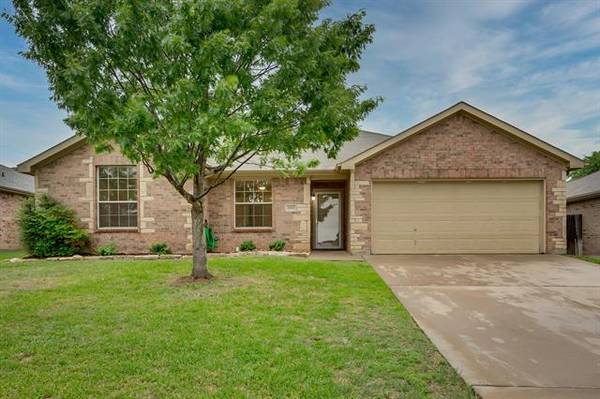 2100 Cancun Drive, Mansfield, TX 76063