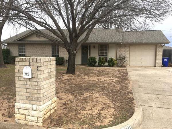 728 Oak Park Drive, Azle, TX 76020