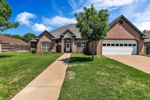 910 W Anderson Street, Weatherford, TX 76086