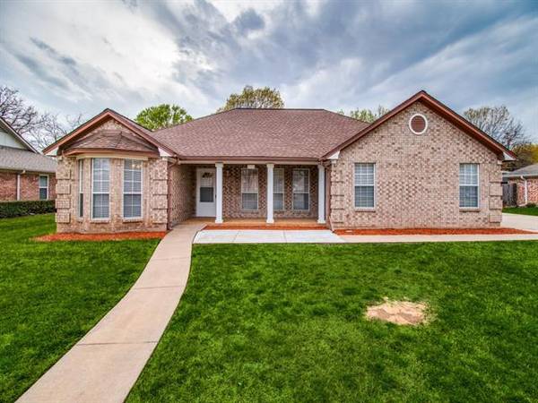 2111 Pecan Street, Bonham, TX 75418