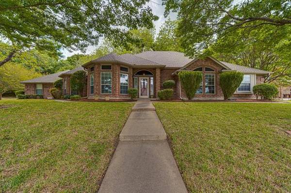 231 Oak Tree Drive,  Waxahachie,  TX 75165