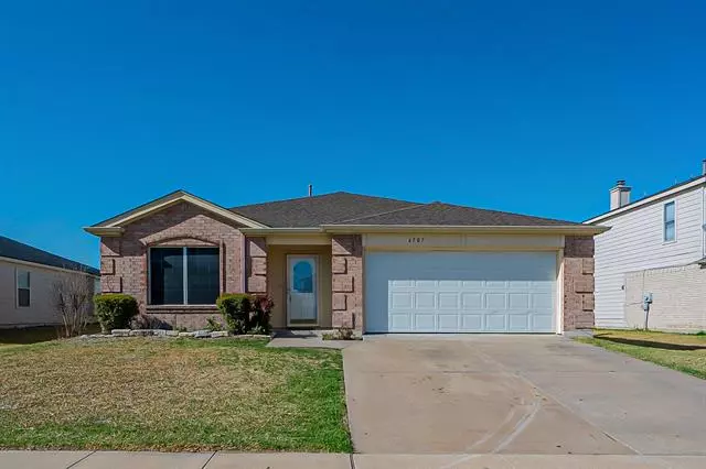 6707 Silvercrest Drive, Arlington, TX 76002