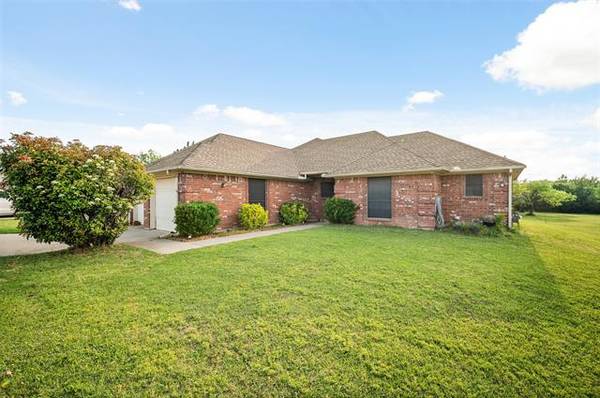 135 Lakeshore Drive, Runaway Bay, TX 76426