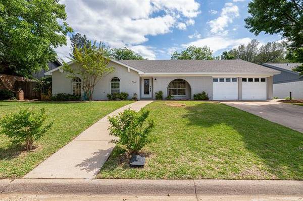 443 Circleview Drive N, Hurst, TX 76054