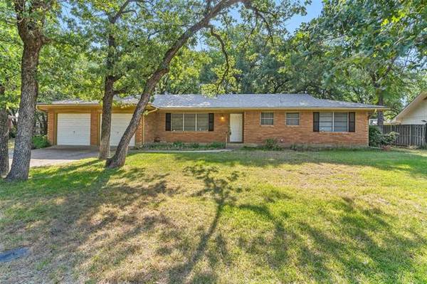 1444 Cimarron Trail, Hurst, TX 76053