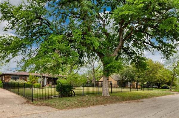 3015 N Glen Garden Drive, Fort Worth, TX 76119