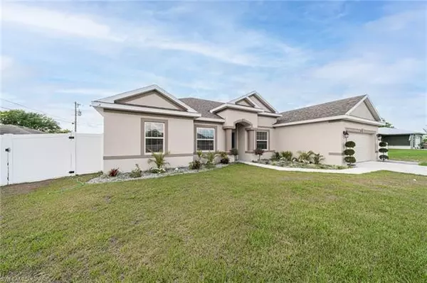 318 SE 5th PL, Cape Coral, FL 33990