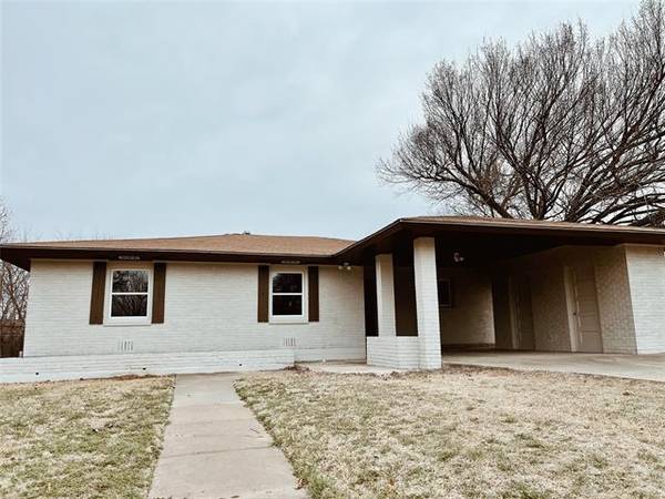 220 Hillcrest Drive, Nocona, TX 76255