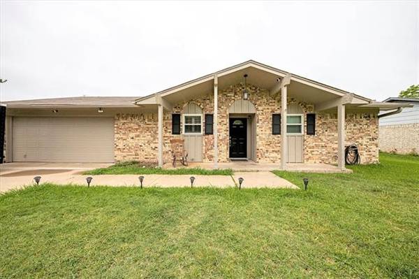 905 Keller Avenue, Benbrook, TX 76126