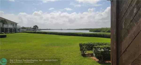 Hutchinson Island, FL 34949,3225 S Lakeview Cir  #103