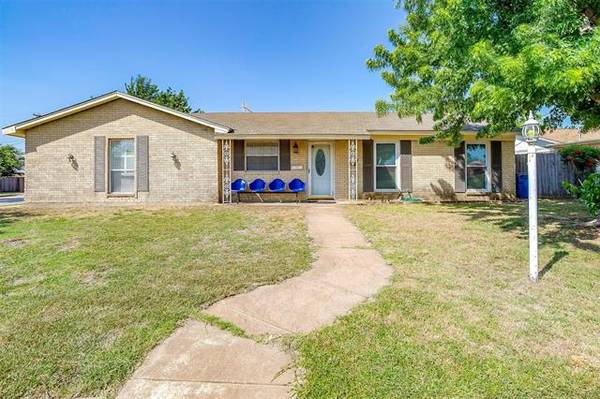 401 Linda Drive, Burleson, TX 76028