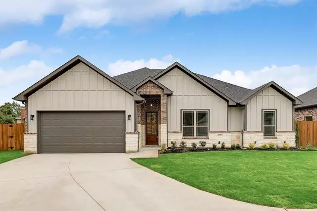 537 Woodland Drive, Azle, TX 76020