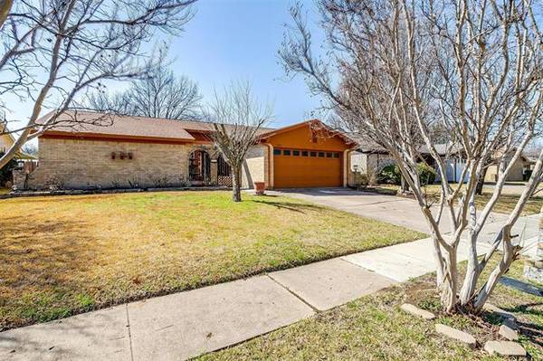 220 Nicki Lane, Arlington, TX 76014