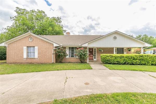 319 S Jackson Avenue, Justin, TX 76247