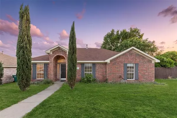 10331 Lone Pine Lane, Fort Worth, TX 76108