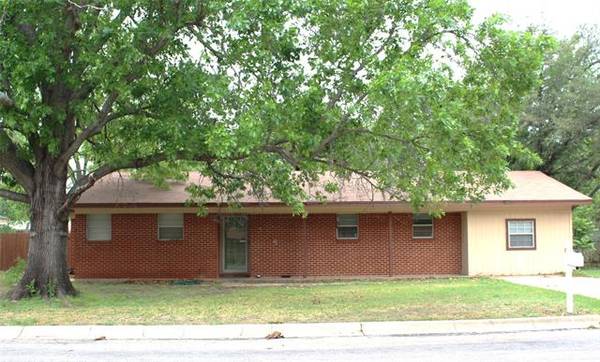 2205 12th Street, Brownwood, TX 76801