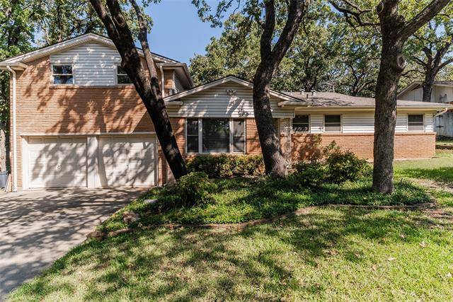 632 Hillview Drive, Hurst, TX 76054