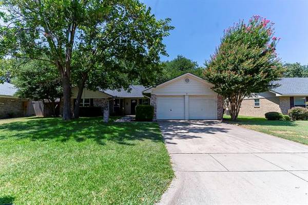 2821 Autumn Drive, Hurst, TX 76054