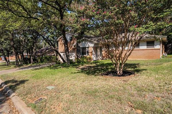 Hurst, TX 76054,632 Hillview Drive