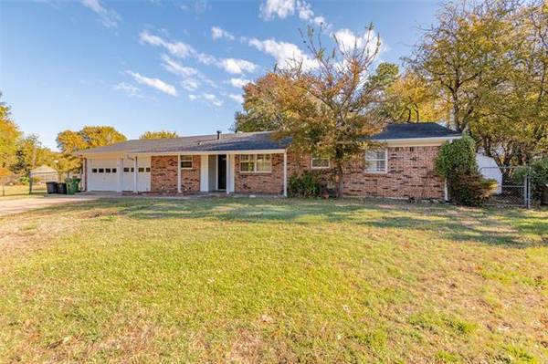 520 Holly Hill Court, Hurst, TX 76053