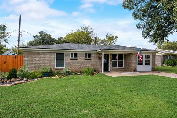 205 Myrtle Drive, Hurst, TX 76053