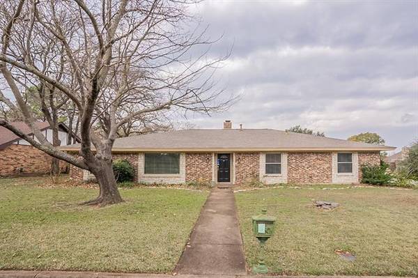 2877 Winterhaven Drive, Hurst, TX 76054