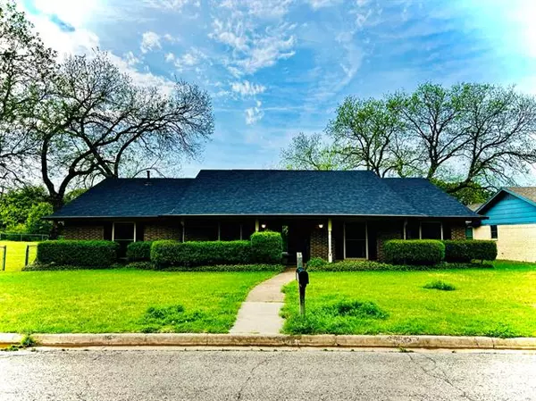 2214 Oak Creek Drive, Sherman, TX 75092