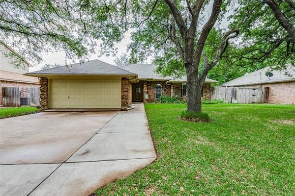 1716 Wren Drive, Mansfield, TX 76063