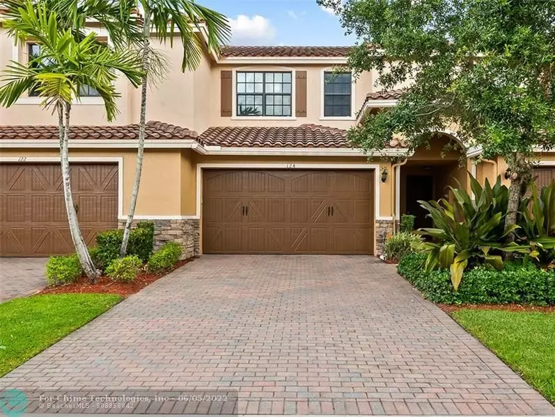 124 Riverwalk Circle W, Plantation, FL 33325