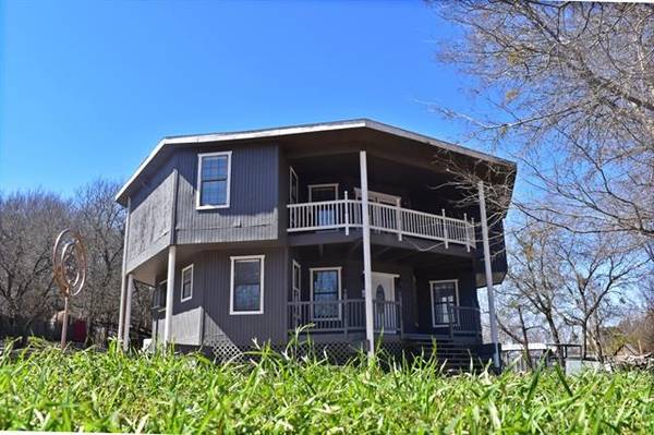 209 N Mountain Ridge, Cresson, TX 76035