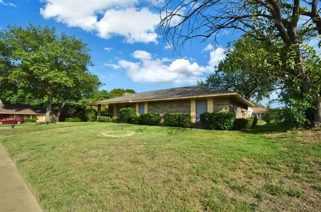 955 Magnolia Lane, Lancaster, TX 75146