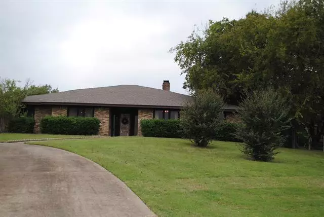 376 CREEKWOOD Drive, Lancaster, TX 75146