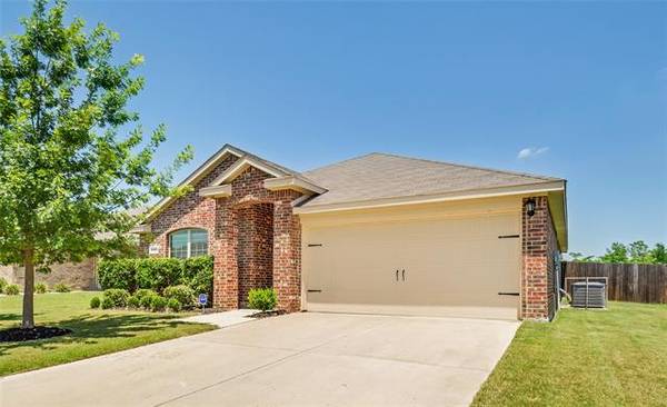 3025 Iris Drive, Lancaster, TX 75146