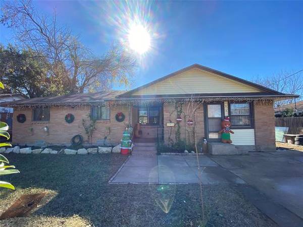 618 W 6th Street, Lancaster, TX 75146